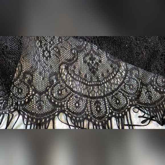 SLNY Black Lace Dress. Size 8. - Picture 5 of 10